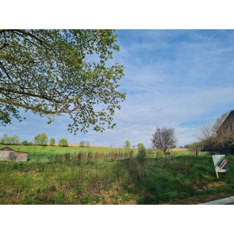 LORCY (St-Hubert) : Geheel van bouw- en landbouwgronden ( 2ha) – VAS1419B