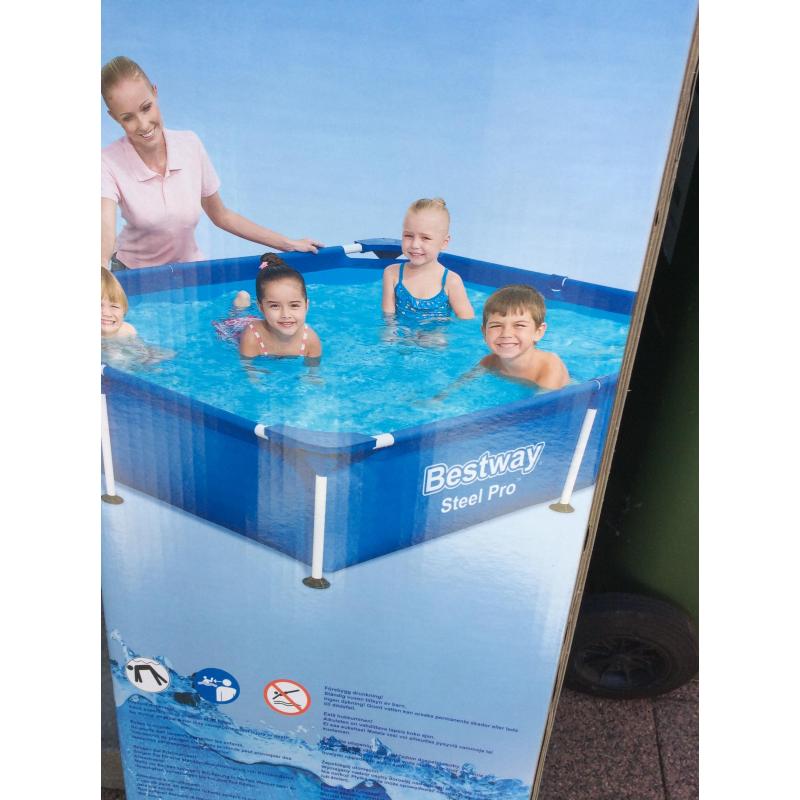 Zwembadje met toebehorenzwembad