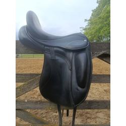 Dressuurzadel Anatomica 17.5inch als nieuw!