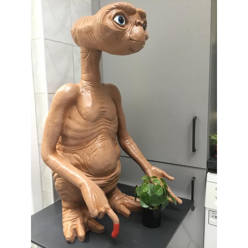 E.T. EXTRA TERRESTRIAL