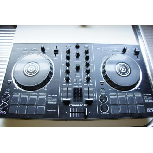 Pioneer DJ DDJ-RB mixer