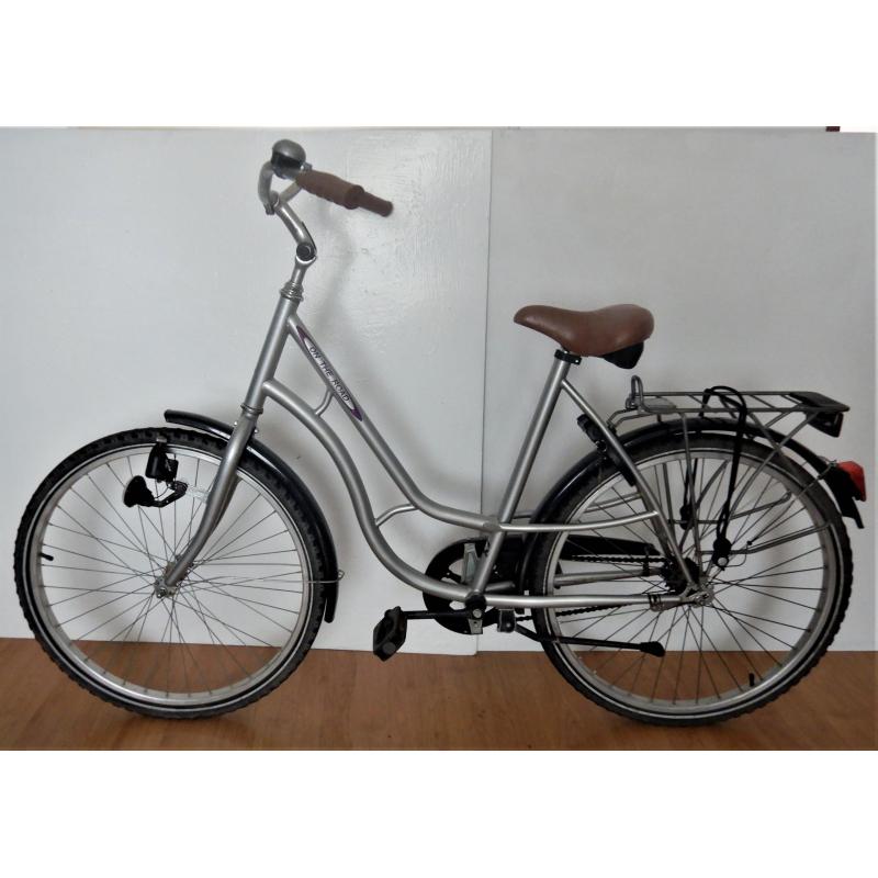 Damesfiets  (de fiets is beschikbaar)