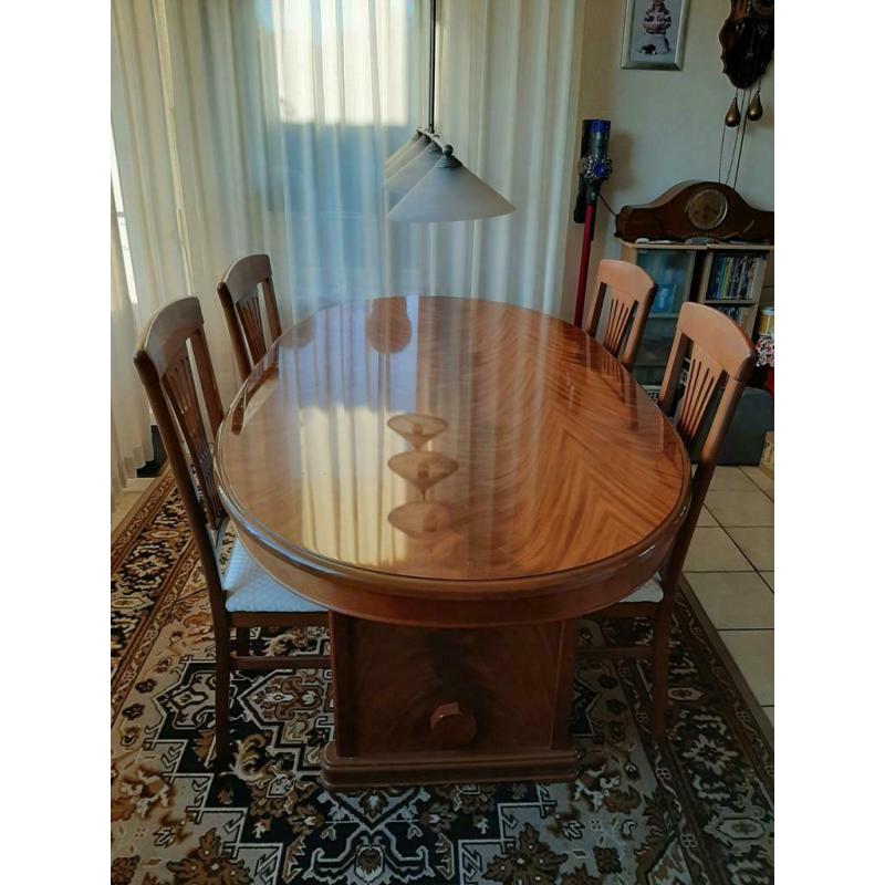 Houten eettafel