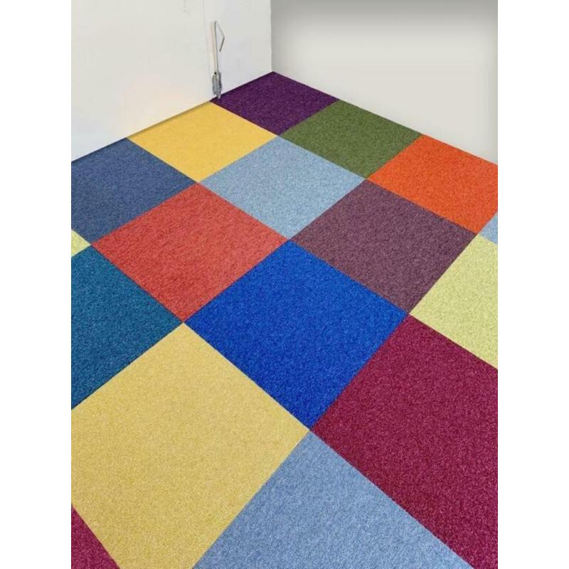 Kleurrijke tapijttegels in de mix - Nieuw en in A Kwaliteit