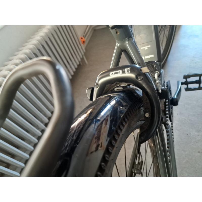 te koop electrische herenfiets merk trek allant  5 solid charcoal 500wh
