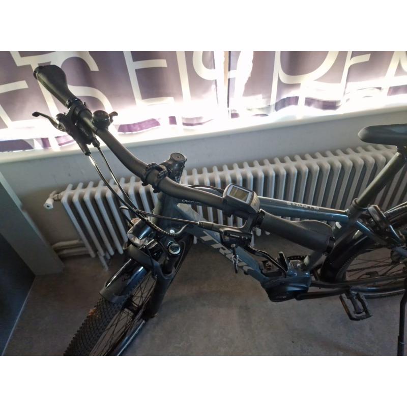 te koop electrische herenfiets merk trek allant  5 solid charcoal 500wh