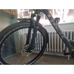 te koop electrische herenfiets merk trek allant  5 solid charcoal 500wh