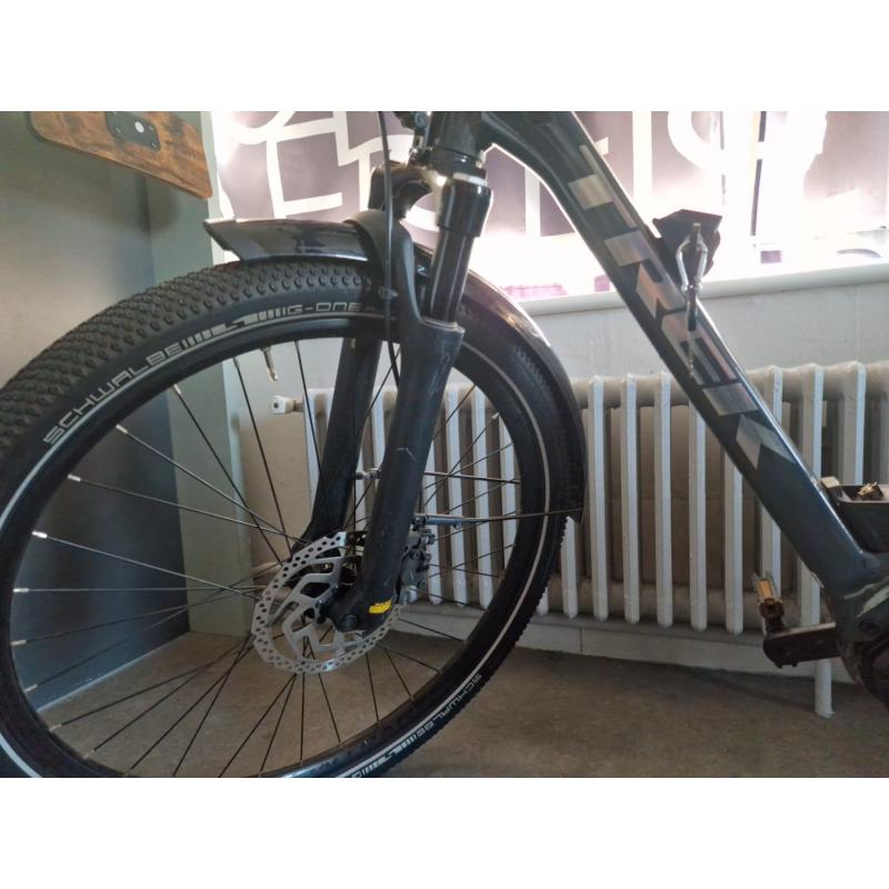 te koop electrische herenfiets merk trek allant  5 solid charcoal 500wh