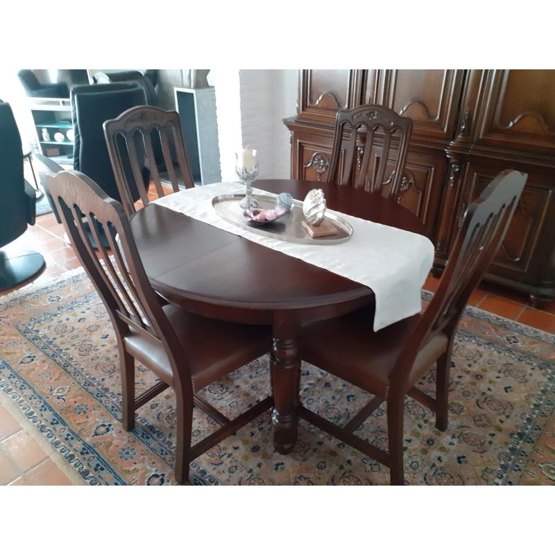 Tafel en 4 stoelen met lederen kussens in Luikse stijl