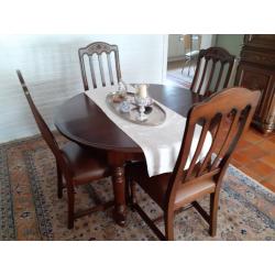 Tafel en 4 stoelen met lederen kussens in Luikse stijl