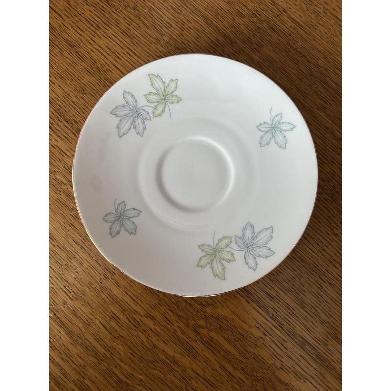Vintage Koffieservies 12 personen met blaadjesmotief