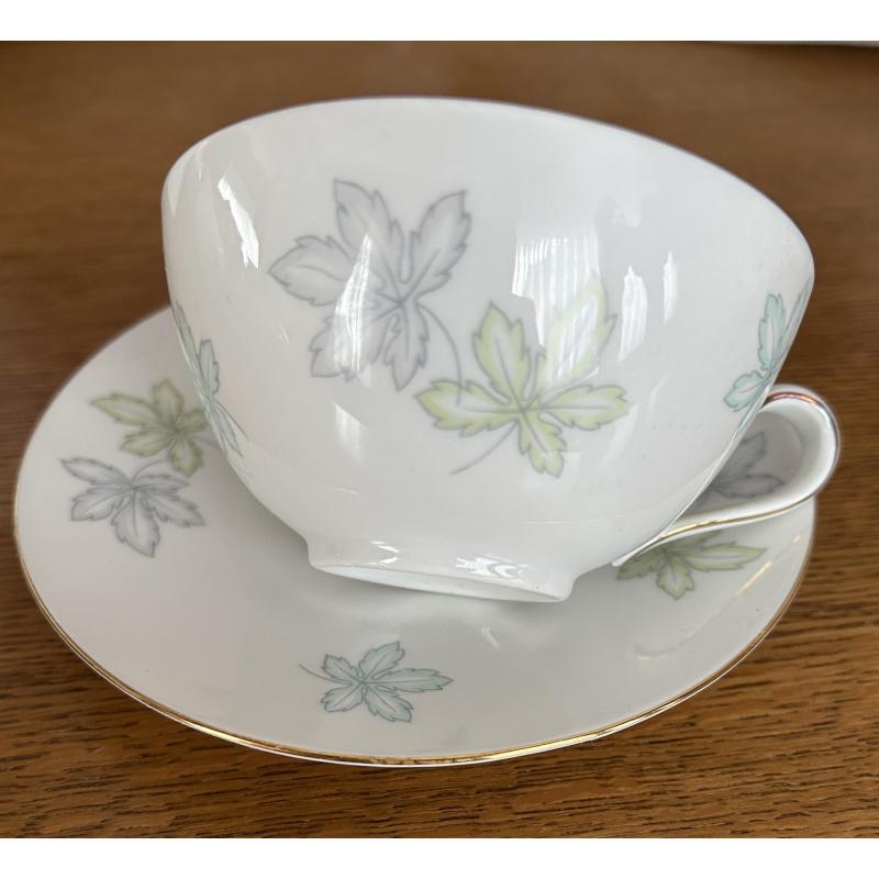 Vintage Koffieservies 12 personen met blaadjesmotief