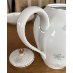 Vintage Koffieservies 12 personen met blaadjesmotief