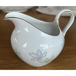 Vintage Koffieservies 12 personen met blaadjesmotief