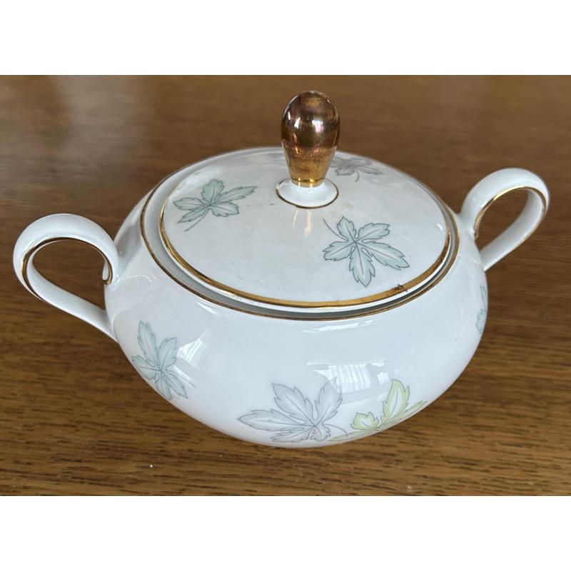 Vintage Koffieservies 12 personen met blaadjesmotief