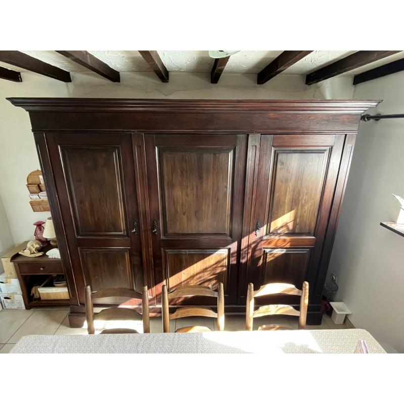 massief houten wandkast