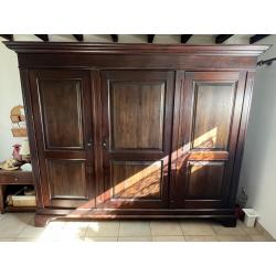 massief houten wandkast