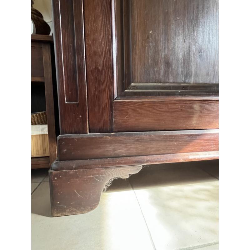 massief houten wandkast