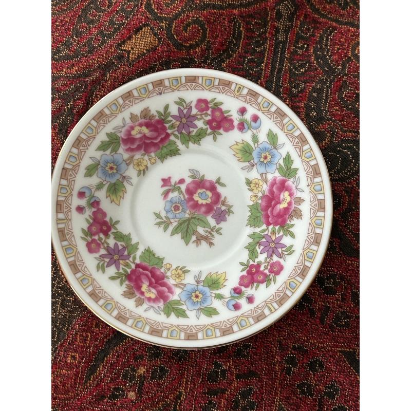 1 koffietas met onderbordje met bloemenmotief