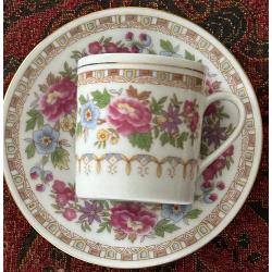 1 koffietas met onderbordje met bloemenmotief