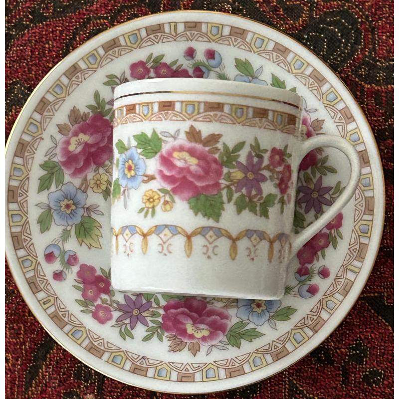 1 koffietas met onderbordje met bloemenmotief
