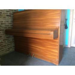 klassieke buffetpiano in zeer goede staat