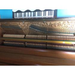 klassieke buffetpiano in zeer goede staat