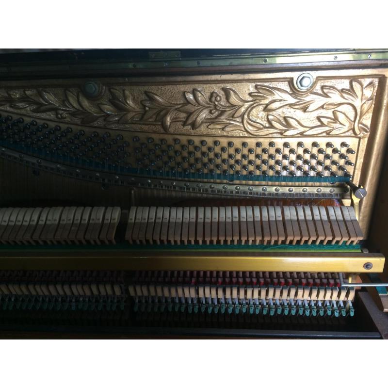 klassieke buffetpiano in zeer goede staat