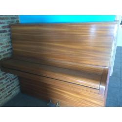 klassieke buffetpiano in zeer goede staat