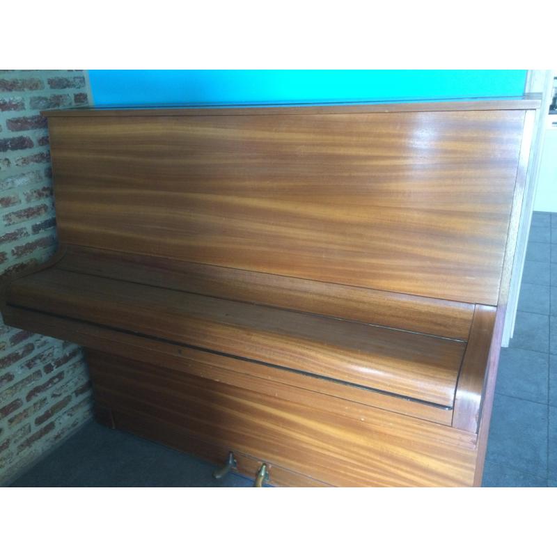 klassieke buffetpiano in zeer goede staat
