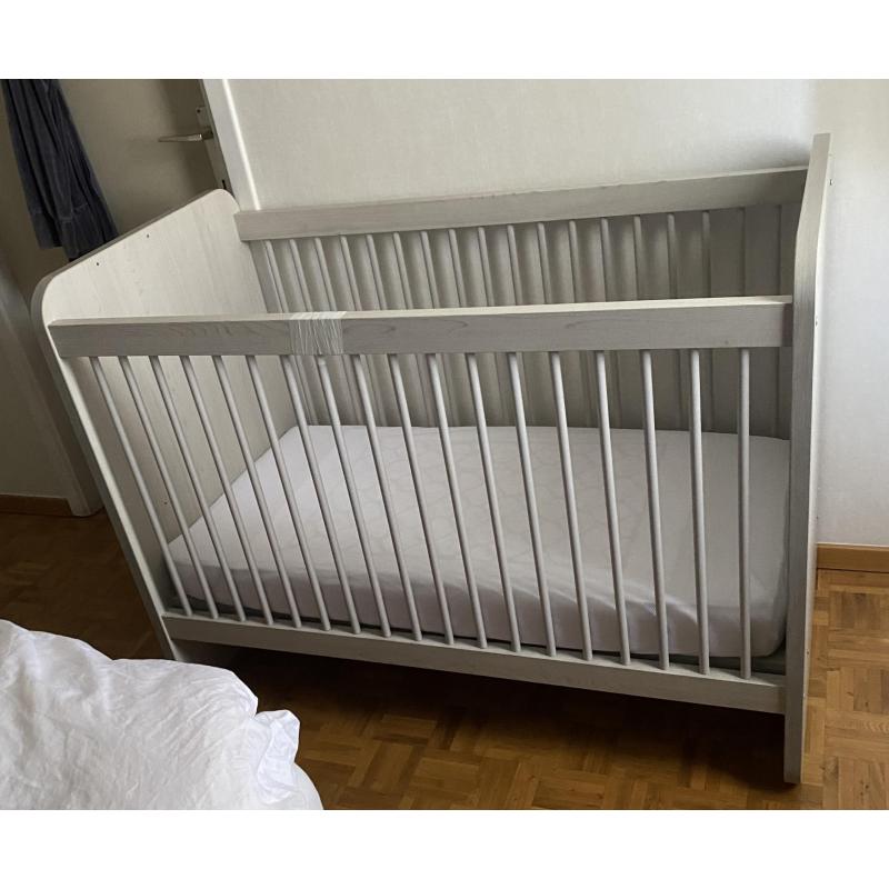 Babybed – Doorgroeibed NOA 120 cm x 60 cm (omvormbaar tot kinderbed)   100,00 €