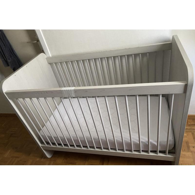 Babybed – Doorgroeibed NOA 120 cm x 60 cm (omvormbaar tot kinderbed)   100,00 €
