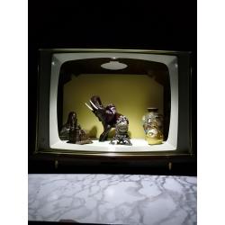 Vintage tv omgebouwd tot vitrinekast