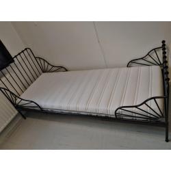 Metalen bed 80x200 (incl. lattenbodem, matras & handleiding)