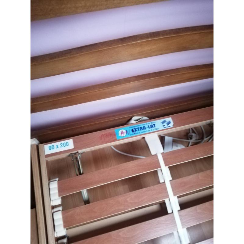 Lot van 4 EIKEN 1 - persoonsbedden mèt lattenbodem