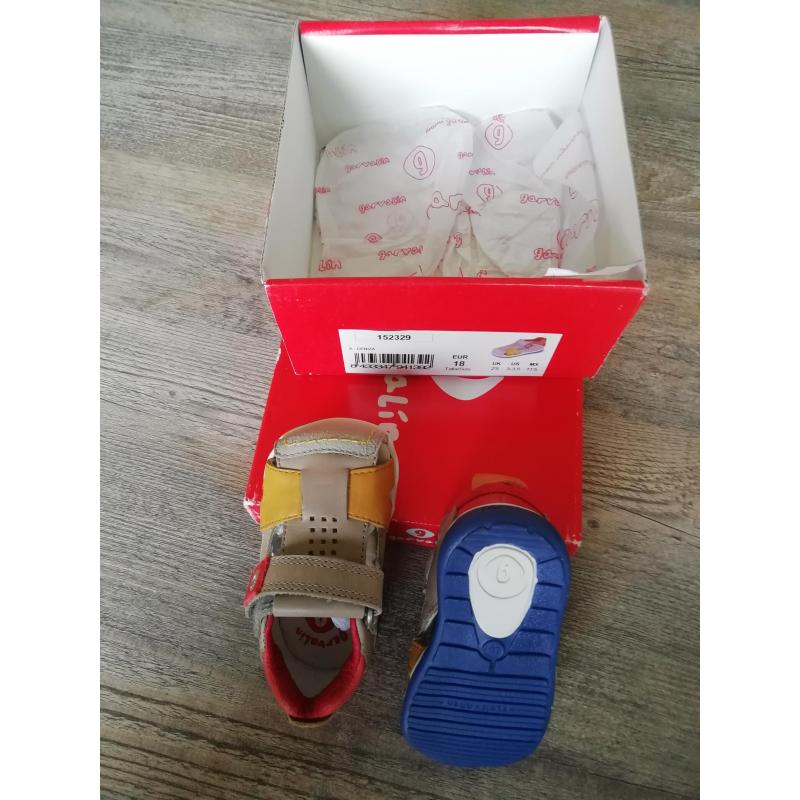 nieuwe kindersandalen