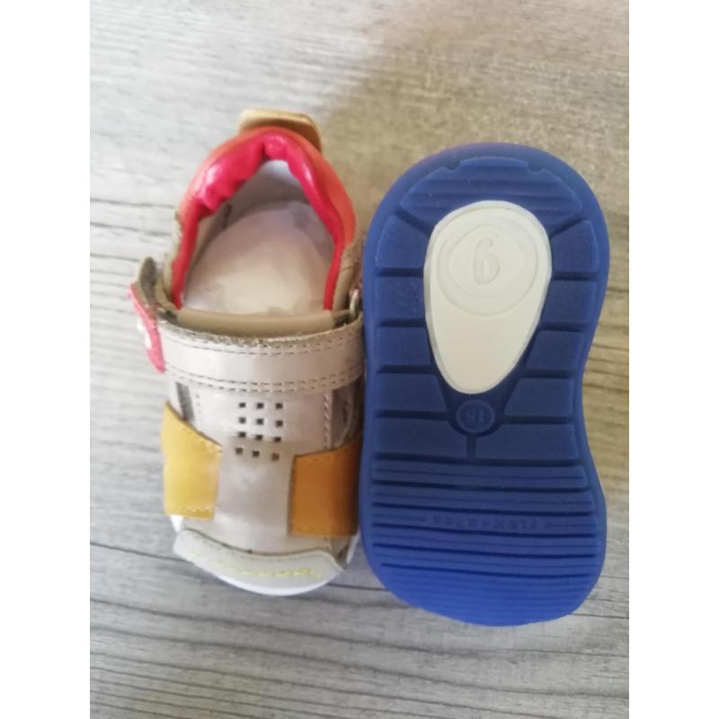 nieuwe kindersandalen