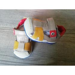nieuwe kindersandalen