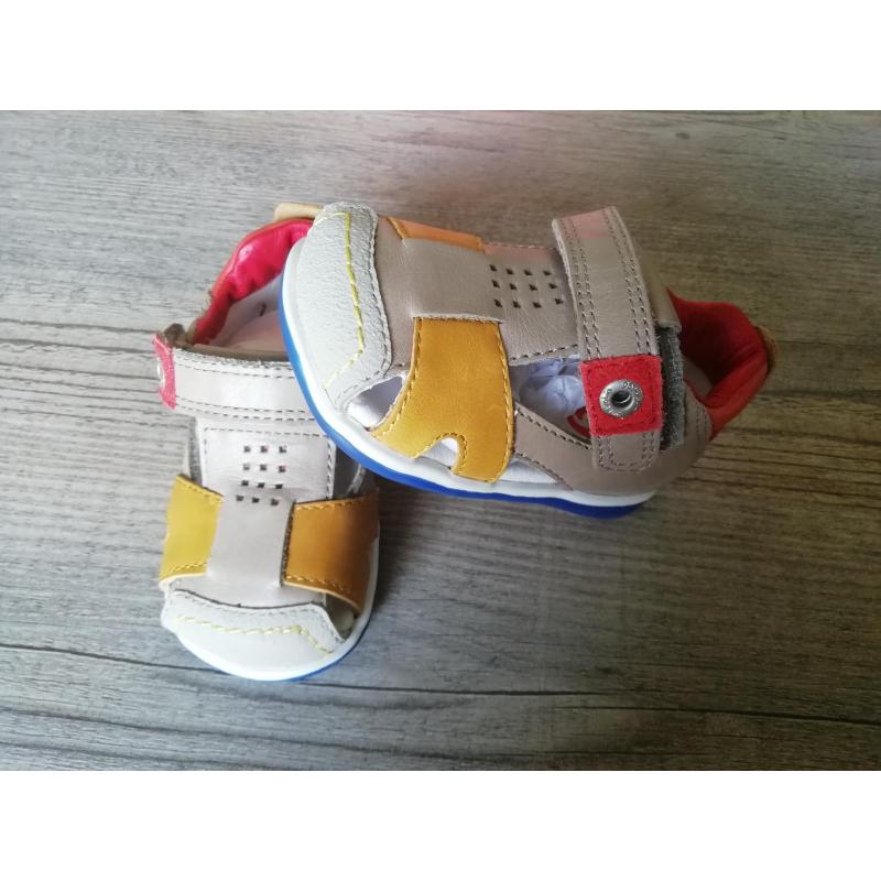 nieuwe kindersandalen