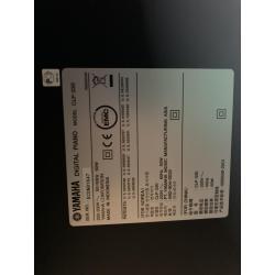 Yamaha CLP 330 (inclusief pianobank)