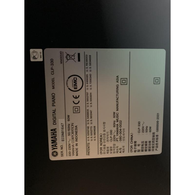 Yamaha CLP 330 (inclusief pianobank)
