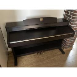 Yamaha CLP 330 (inclusief pianobank)