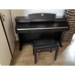 Yamaha CLP 330 (inclusief pianobank)