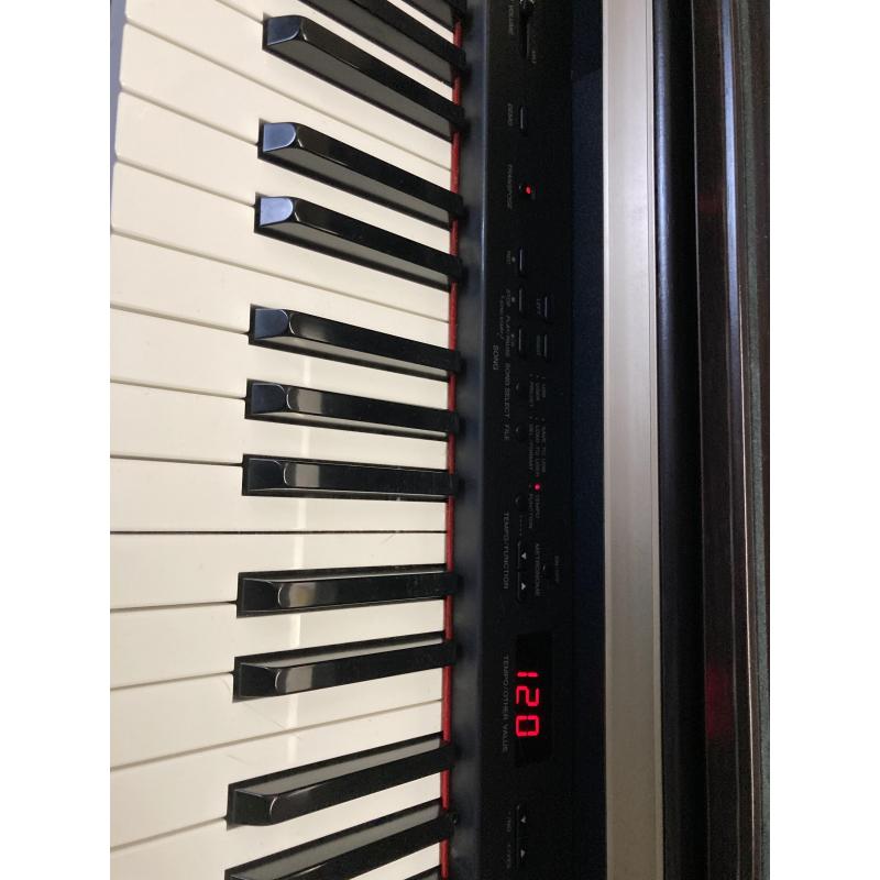 Yamaha CLP 330 (inclusief pianobank)