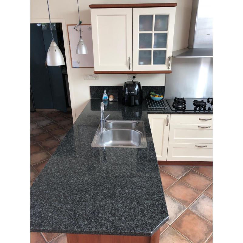 Keuken met granieten blad