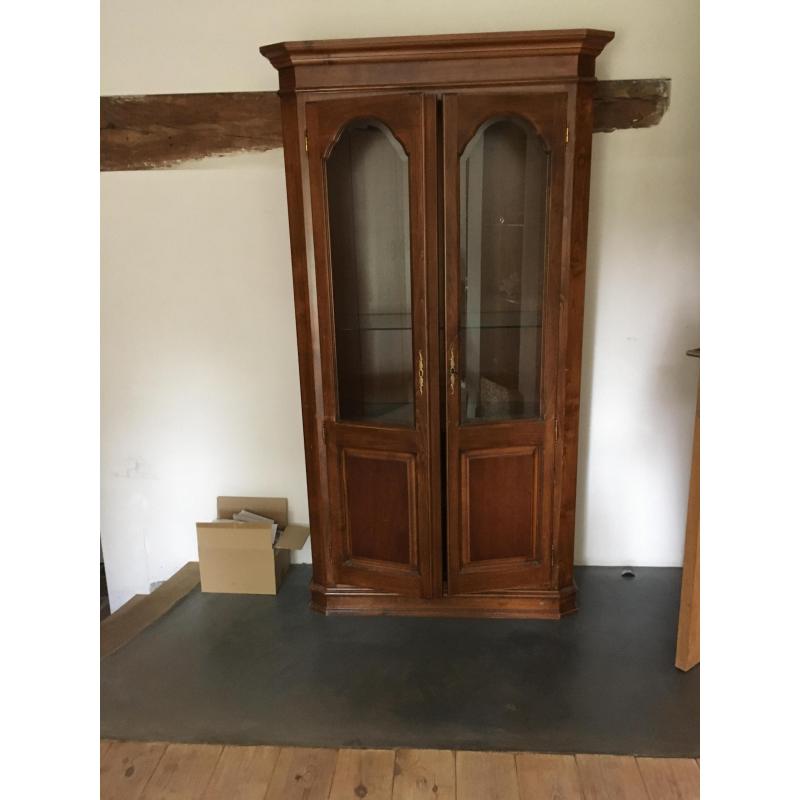 mooie massief houten vitrinekast