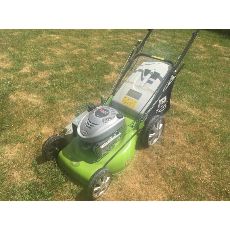 Grasmaaier benzine zelftrekker