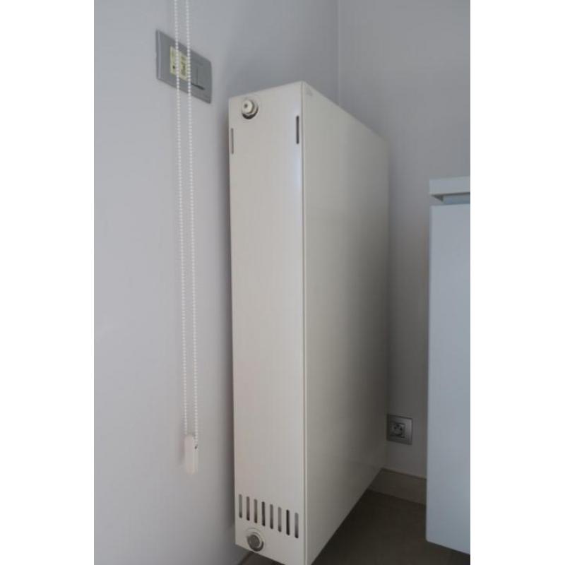 Def radiator met ingebouwde th-kraan