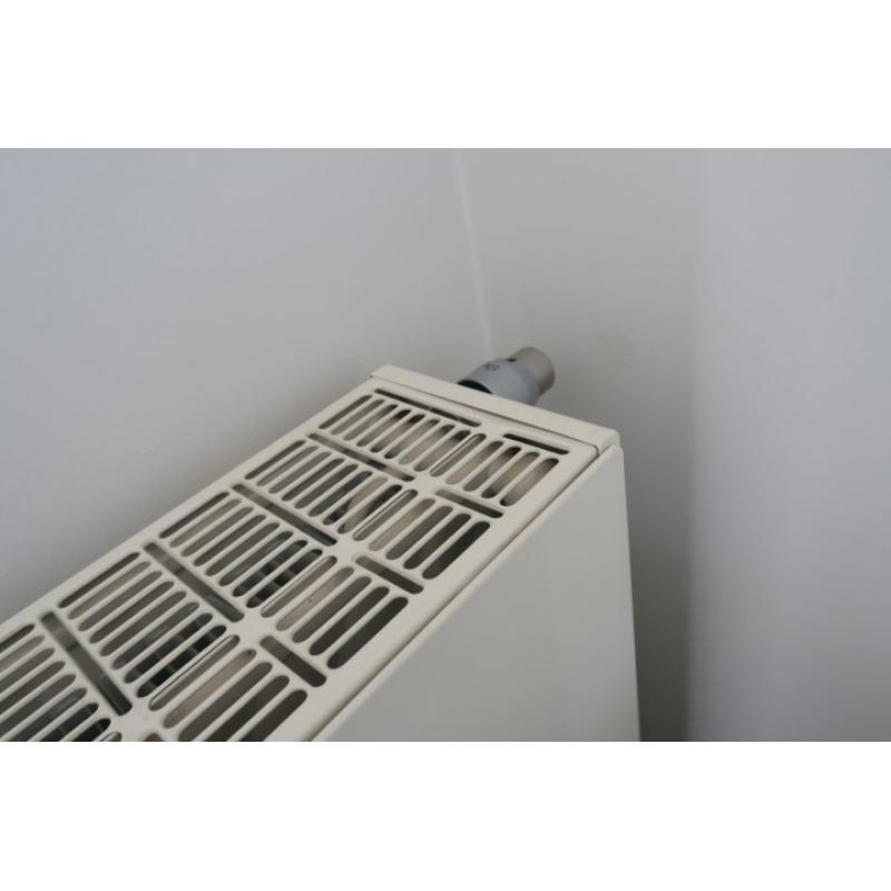 Def radiator met ingebouwde th-kraan