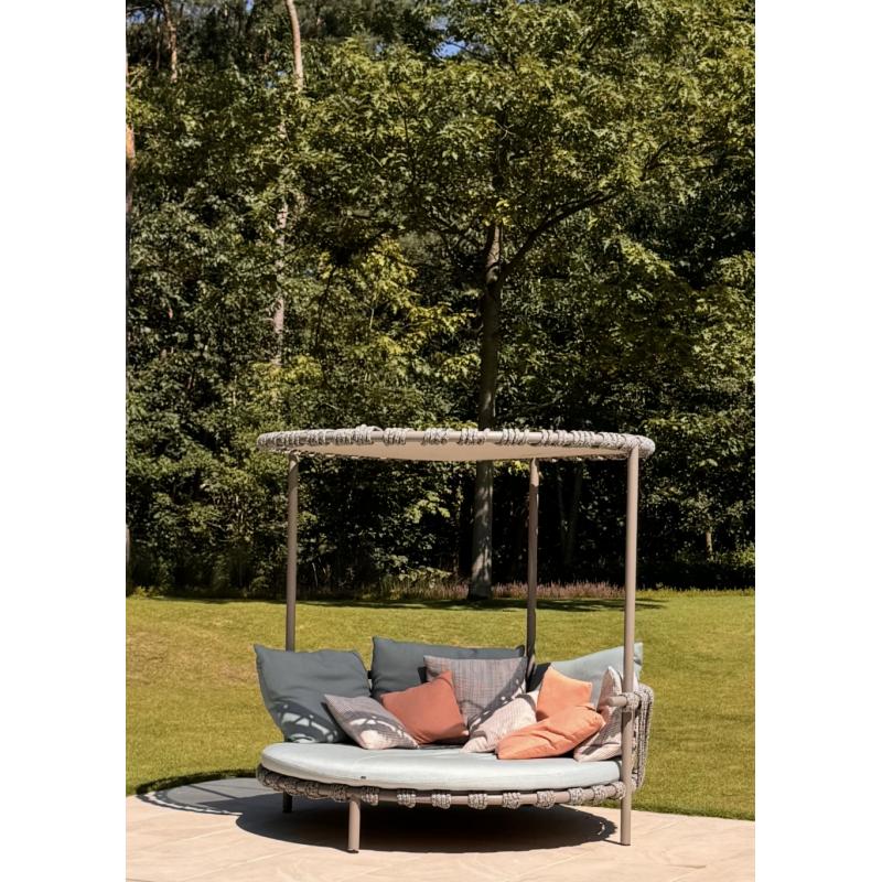 Cassina tuinbed